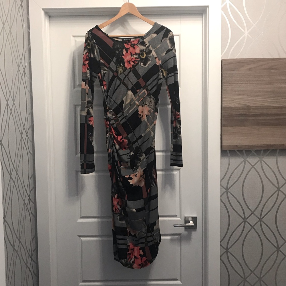 VENUS Dress for the office